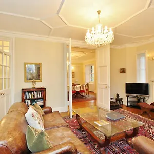 Apartment Elegant 3-bedroom Ramsay Garden In Centre, Edinburgh