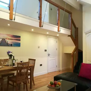 Modern, 2 Bedroom With Sofa Bed, Uplands, Apartment Swansea